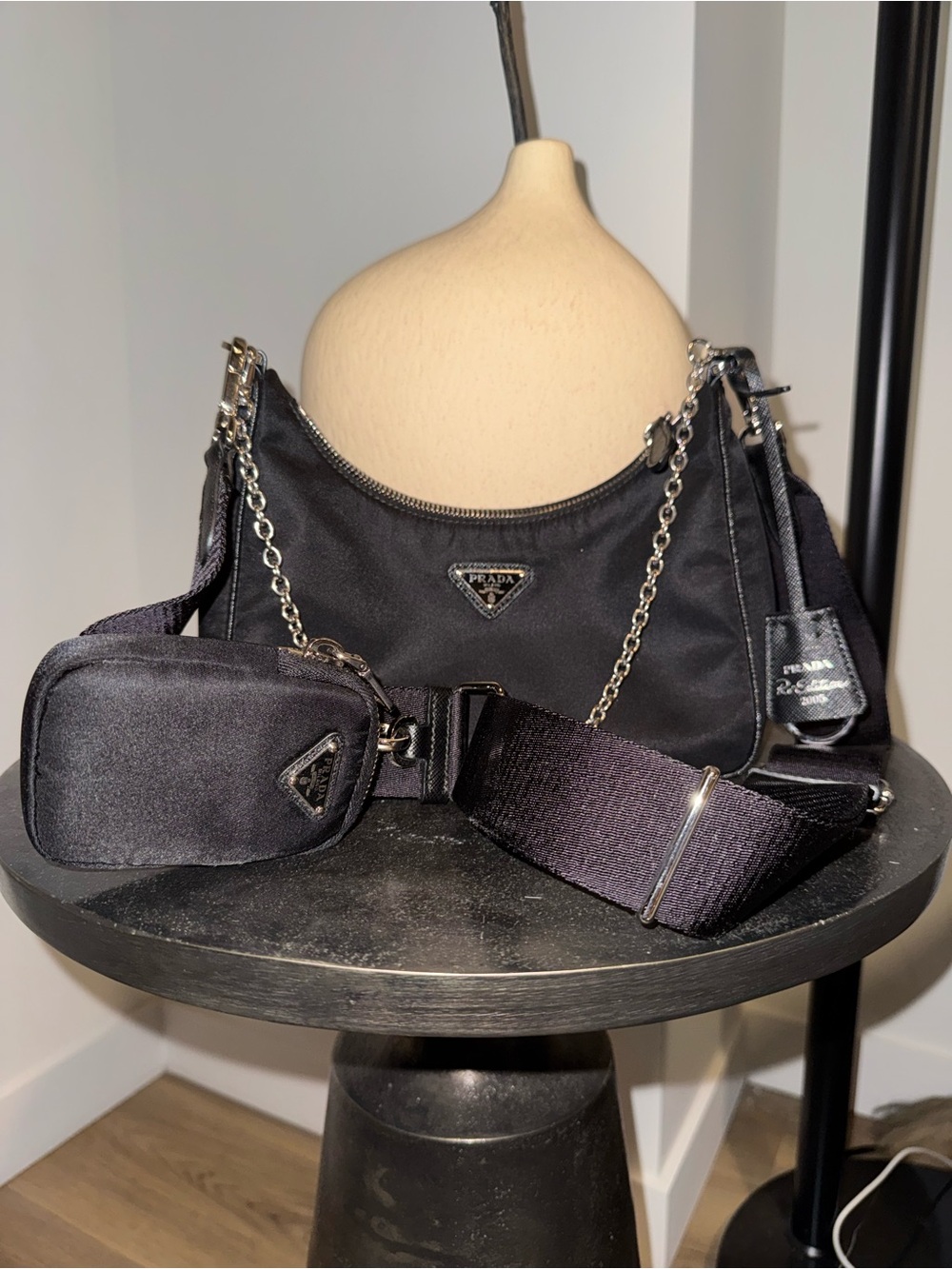Prada Re-Edition 2005 Black Nylon Bag - Picture 2 of 9